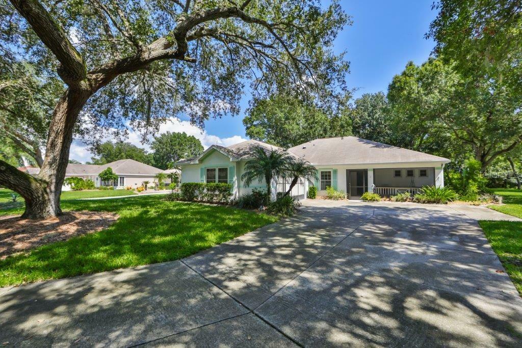 Property Photo:  1412 Bluewater Drive  FL 33573 