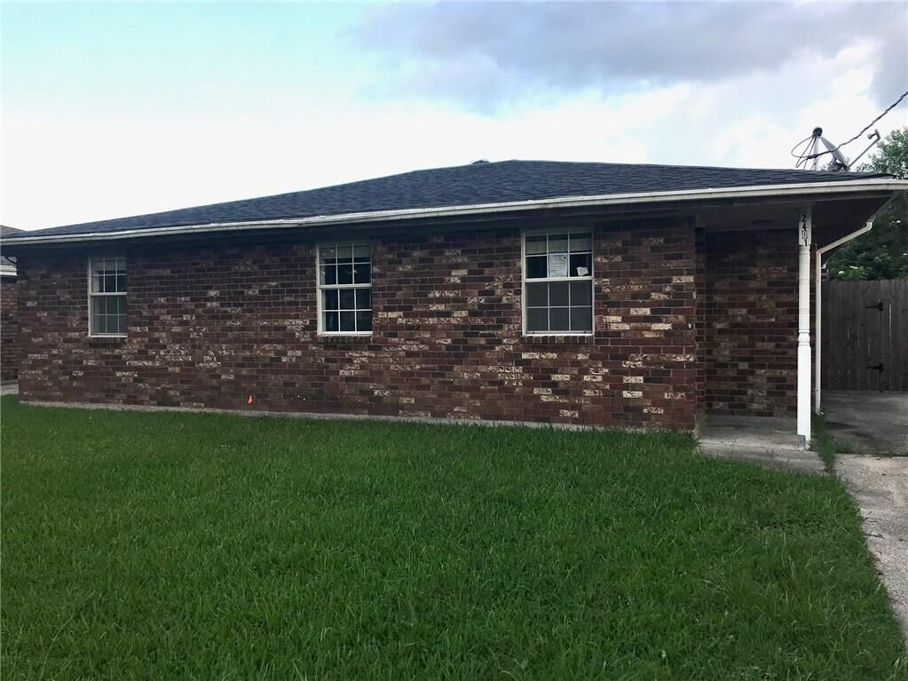 Property Photo:  2401 Torres Drive  LA 70085 