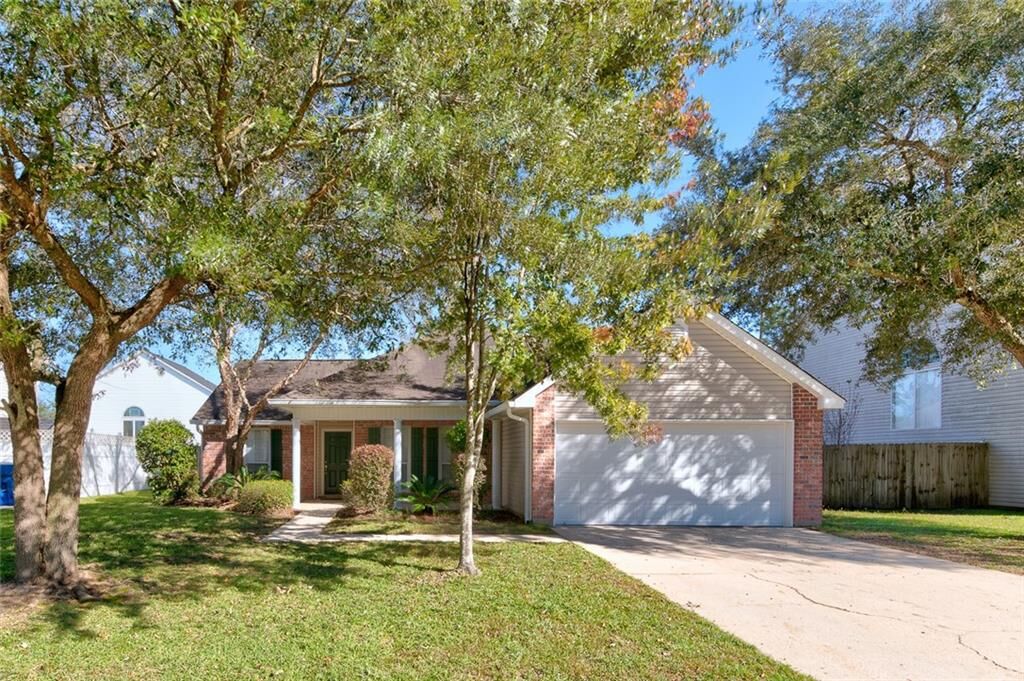 Property Photo:  1022 Helenes Way  LA 70461 