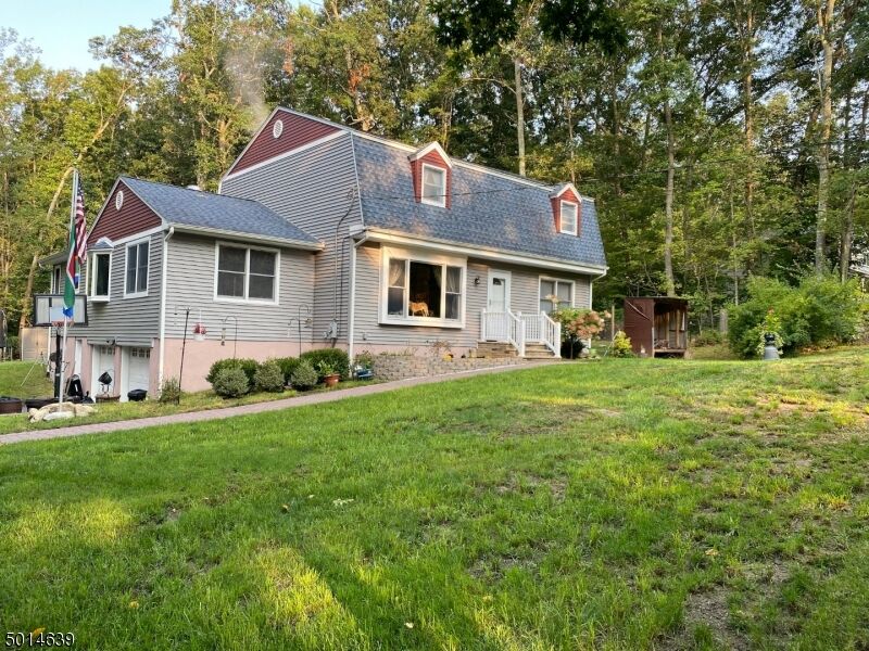 Property Photo:  11 Land Of Oaks Dr  NJ 07438 