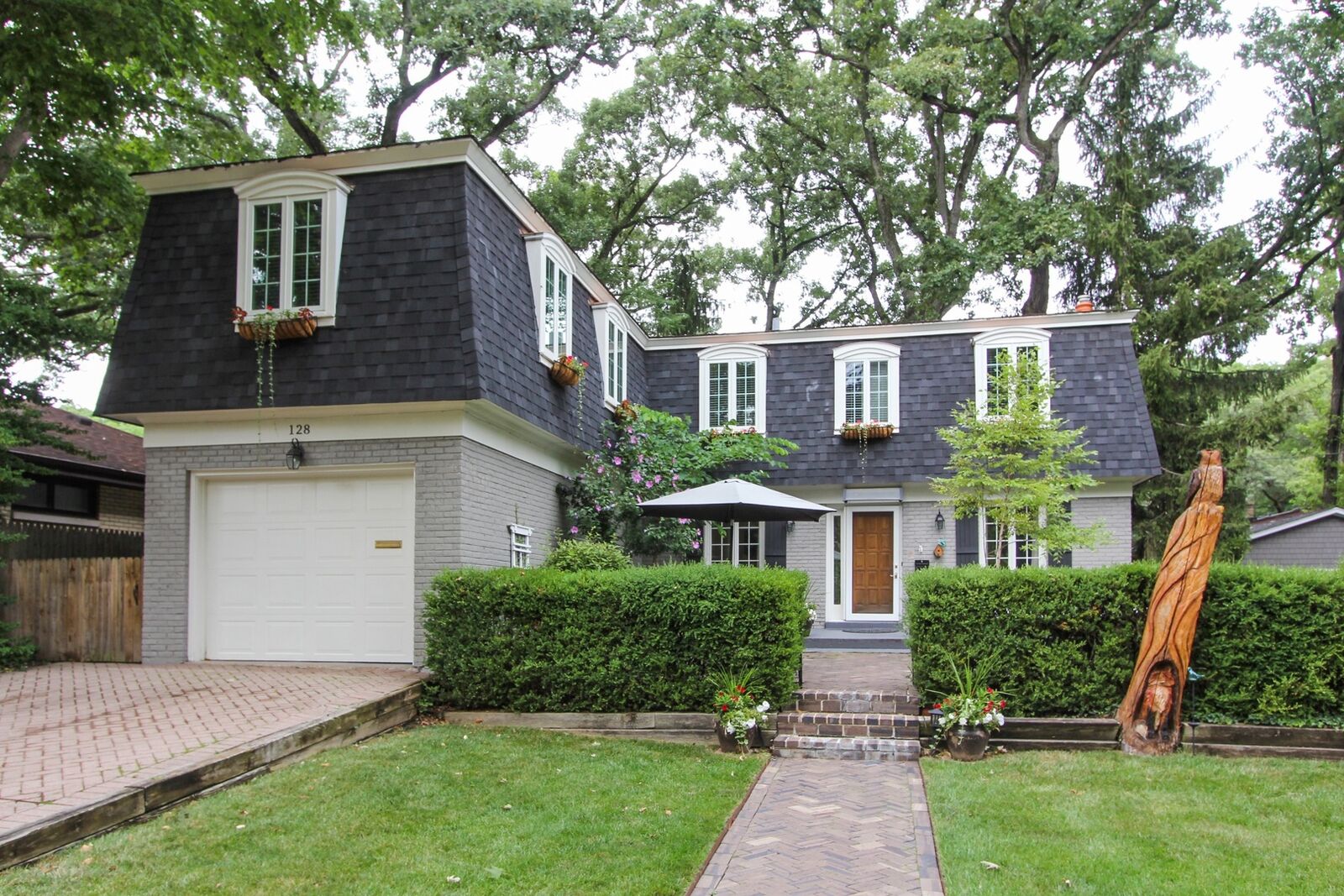 Property Photo:  128 E Woodland Road  IL 60044 