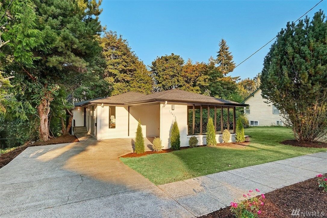 Property Photo: 10420 Waters Avenue S WA 98178