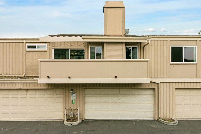 Property Photo:  1253 Seacliff Court 2  CA 93003 