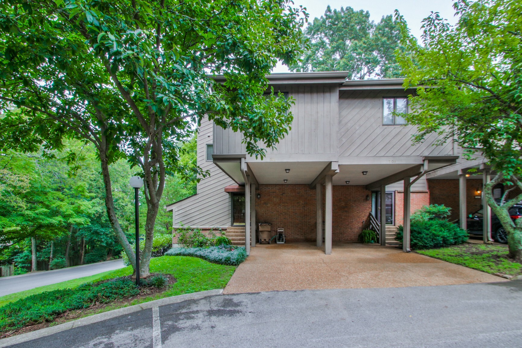 Property Photo:  701 Harpeth Trace Dr 701  TN 37221 