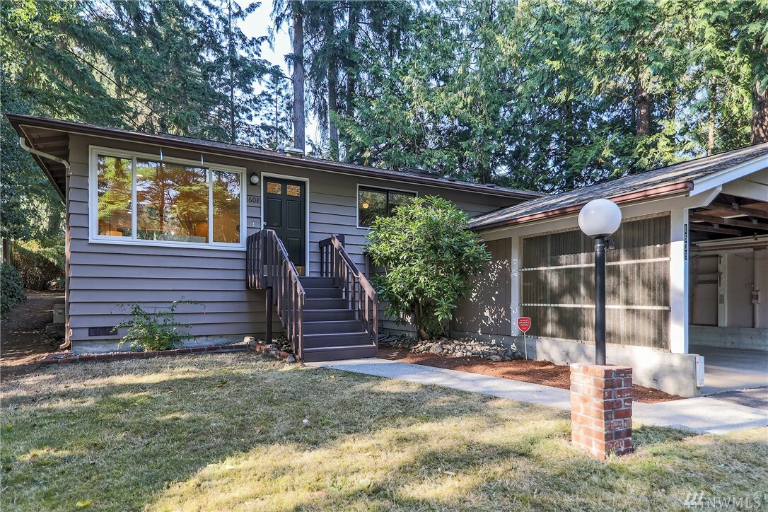 Property Photo:  1608 NE 199 Ct  WA 98155 