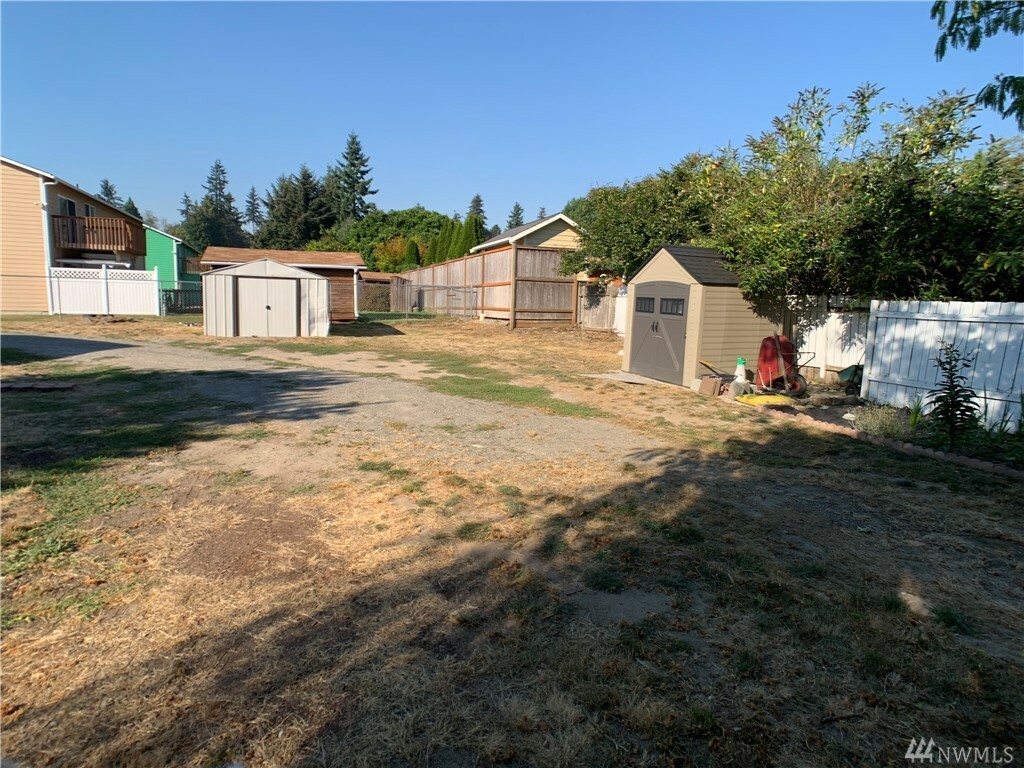 Property Photo:  1204 S 207th St  WA 98198 