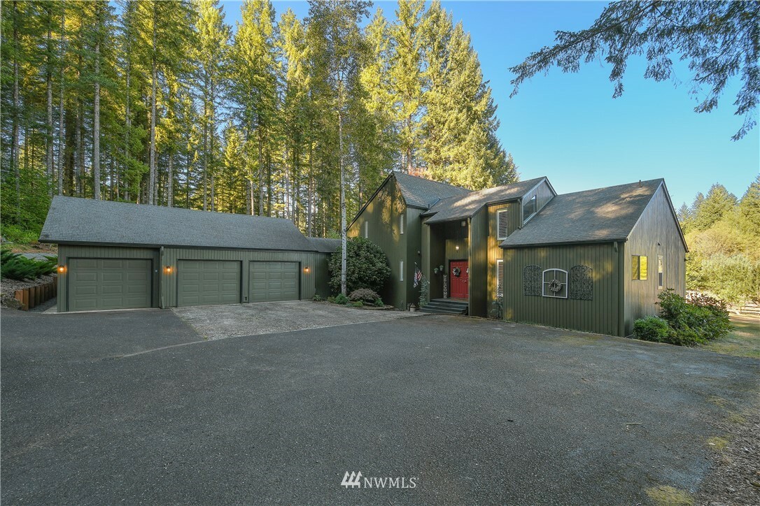 Property Photo:  20417 NE Bridlewood Road  WA 98604 