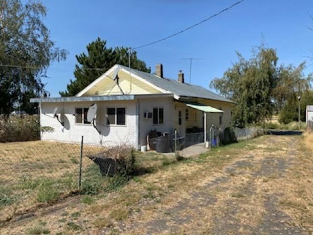 Property Photo:  406 Spokane St  WA 99017 
