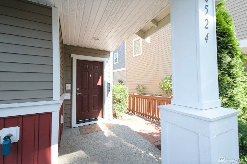 Property Photo:  6524 High Point Dr SW  WA 98126 