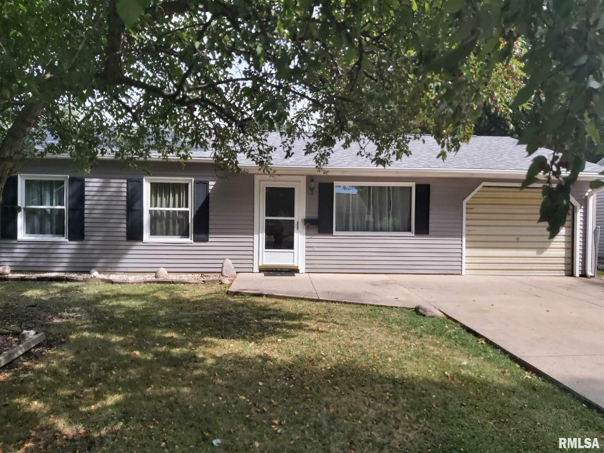 Property Photo:  1655 Meadow  IL 61401 