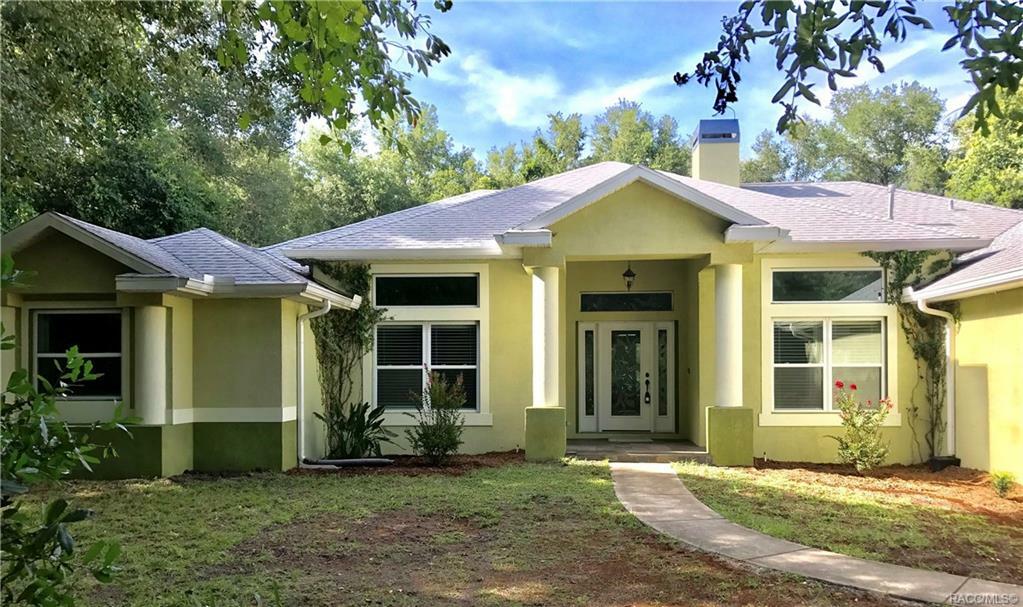 Property Photo:  3031 E Crown Drive  FL 34453 