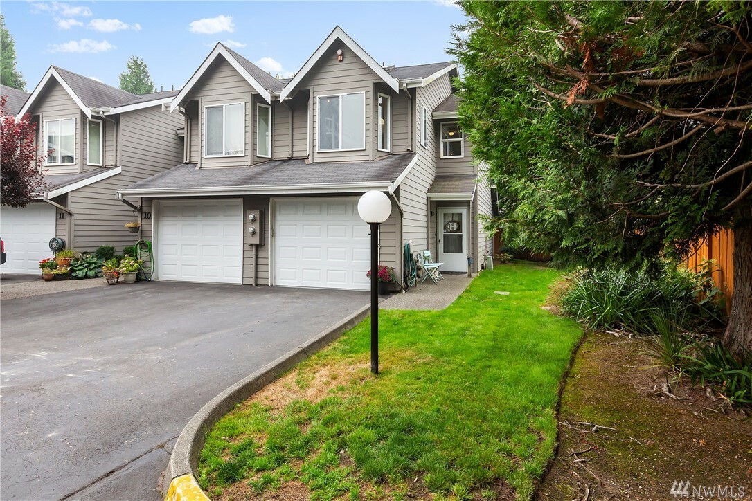 Property Photo:  321 SE Orchard Dr 9  WA 98045 