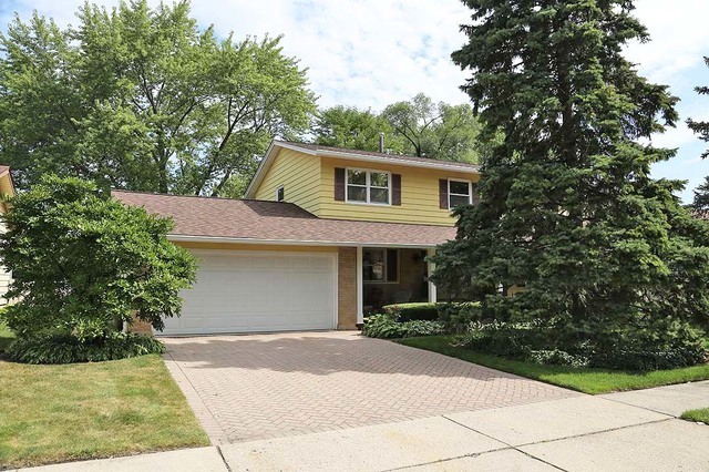 Property Photo:  84 Kendal Road  IL 60007 