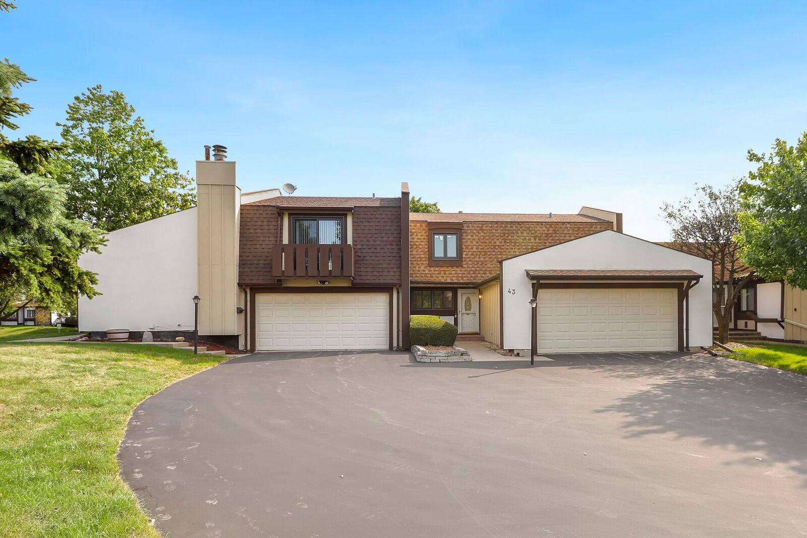 Property Photo: 43 Westwood Court IL 60525