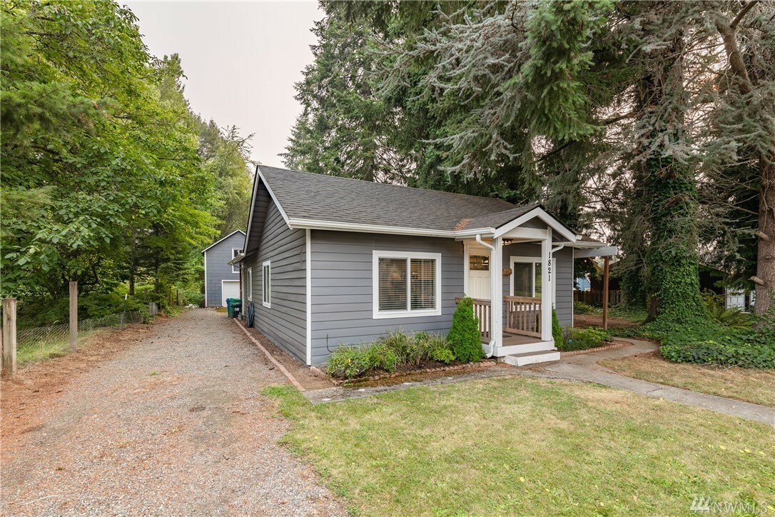 Property Photo:  1821 13th Ave SE  WA 98501 