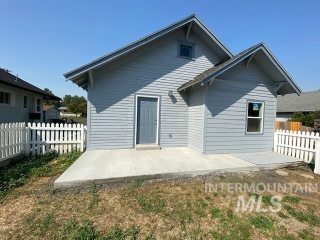 Property Photo: 1222 7th Street WA 99403