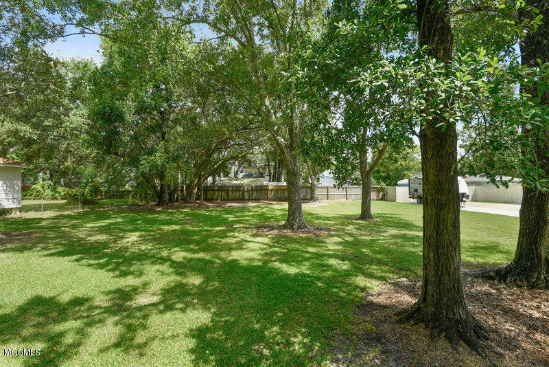 Property Photo:  113 Richards Avenue  MS 39560 