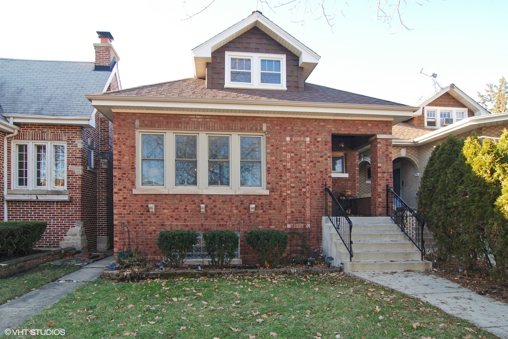 Property Photo:  1746 N New England Avenue  IL 60707 