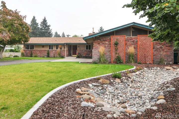 Home for sale in East Wenatchee: 1521 N Astor Ct, East Wenatchee, WA 98802