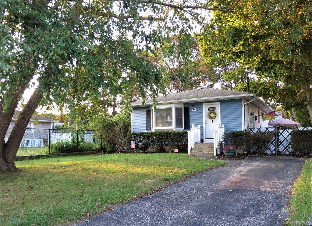 Property Photo:  17 Hurstwood Road  NY 11967 