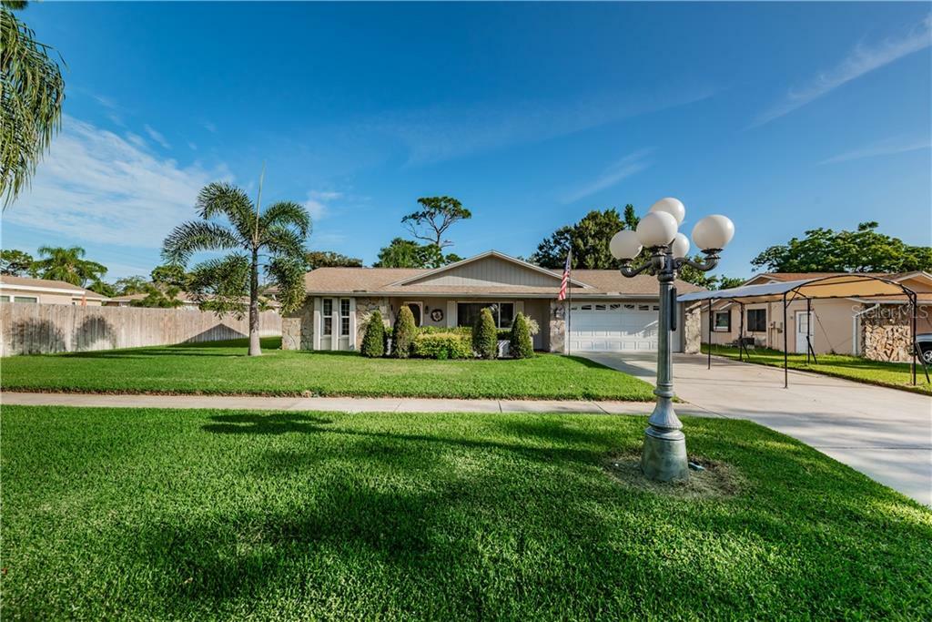 Property Photo:  1504 Oleander Drive  FL 34689 