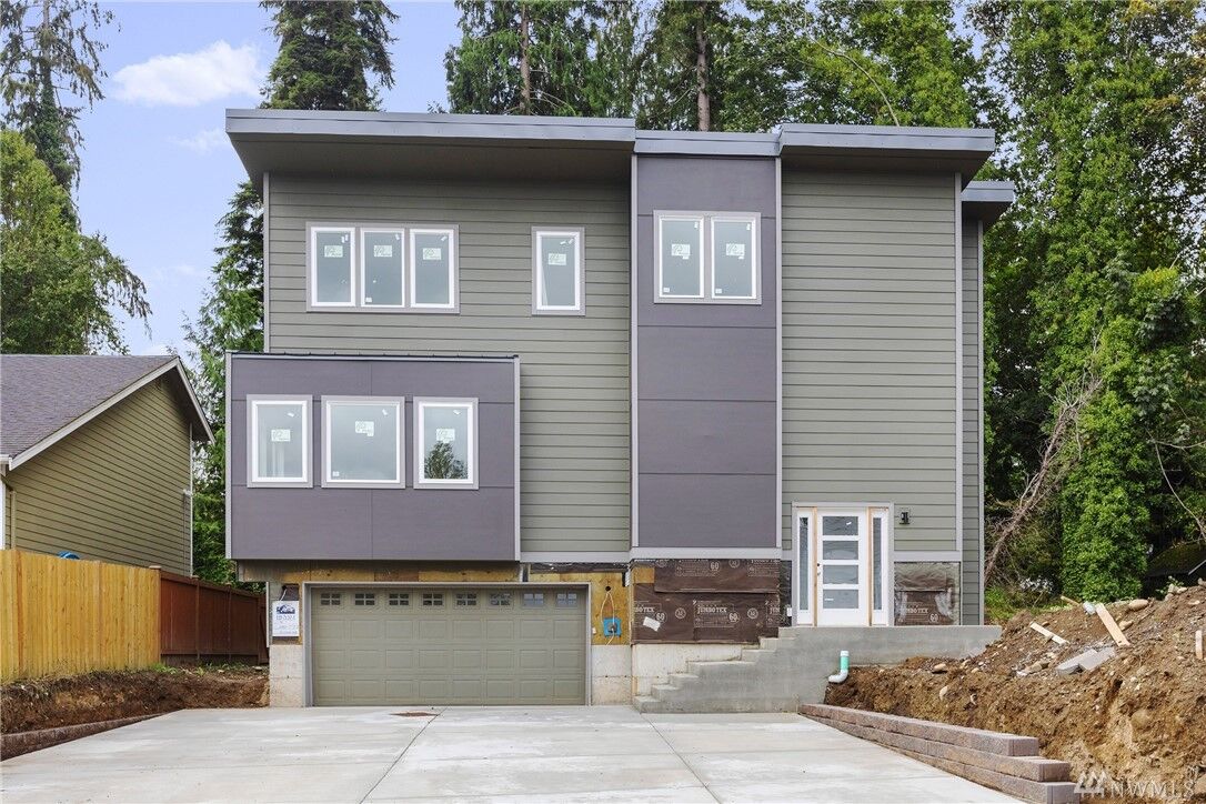 Property Photo: 10503 2nd St SE WA 98258
