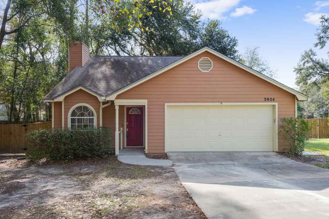 Property Photo: 3924 Mayflower Court FL 32303