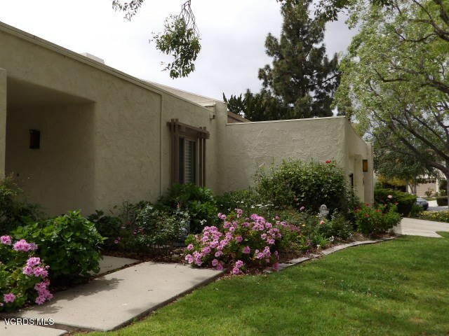 Property Photo:  566 Racquet Club Lane  CA 91360 