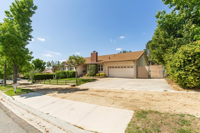 Property Photo:  1177 Rambling Road  CA 93065 