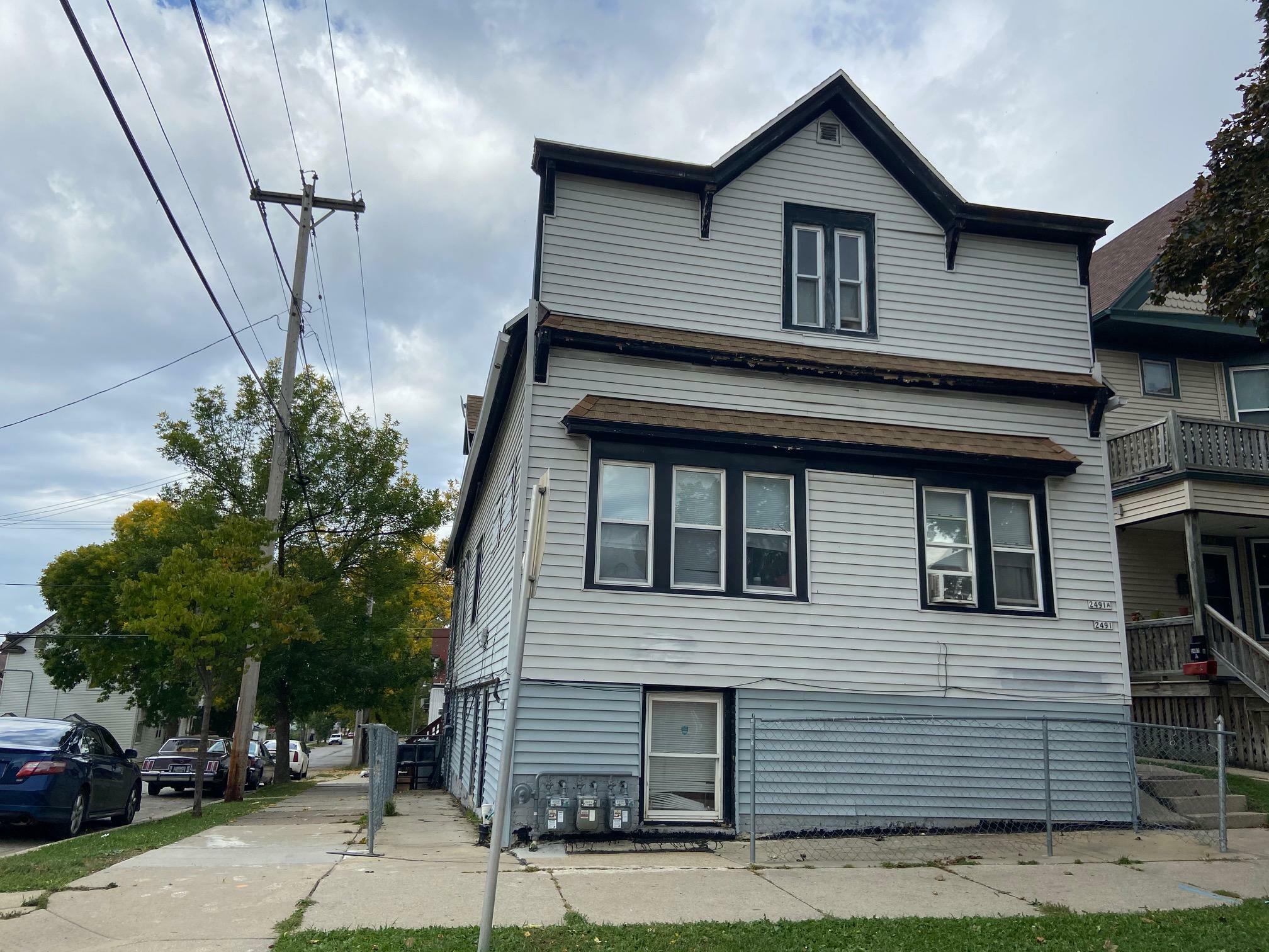 Property Photo:  2491 S 7th St  WI 53215 