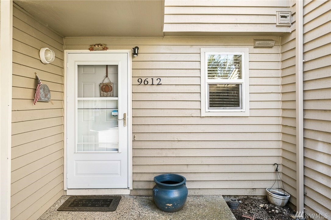 Property Photo:  9612 NE 121st Lane  WA 98034 