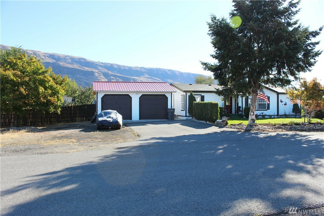 Property Photo: 2 Baker Ave WA 98850