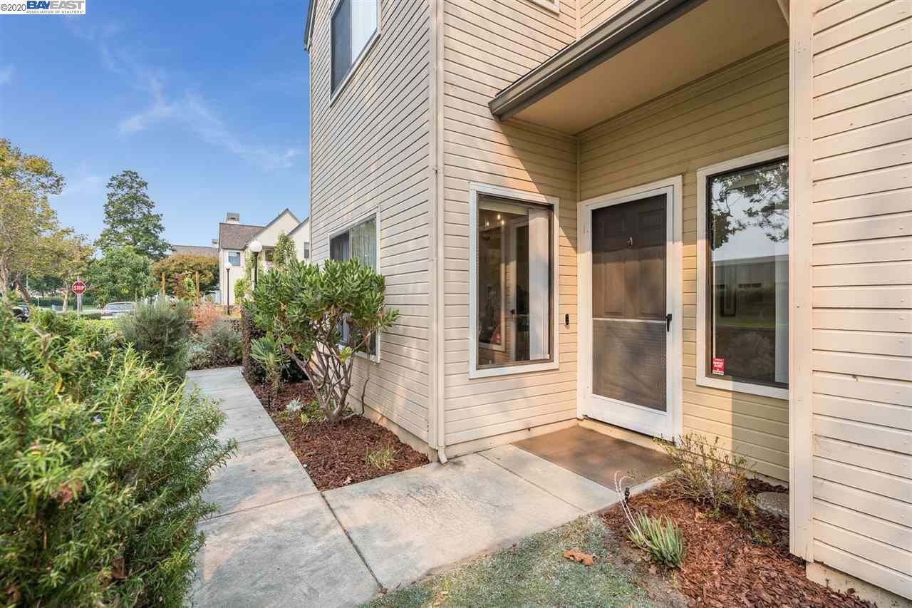 Property Photo:  2 Redondo Ct  CA 94501 