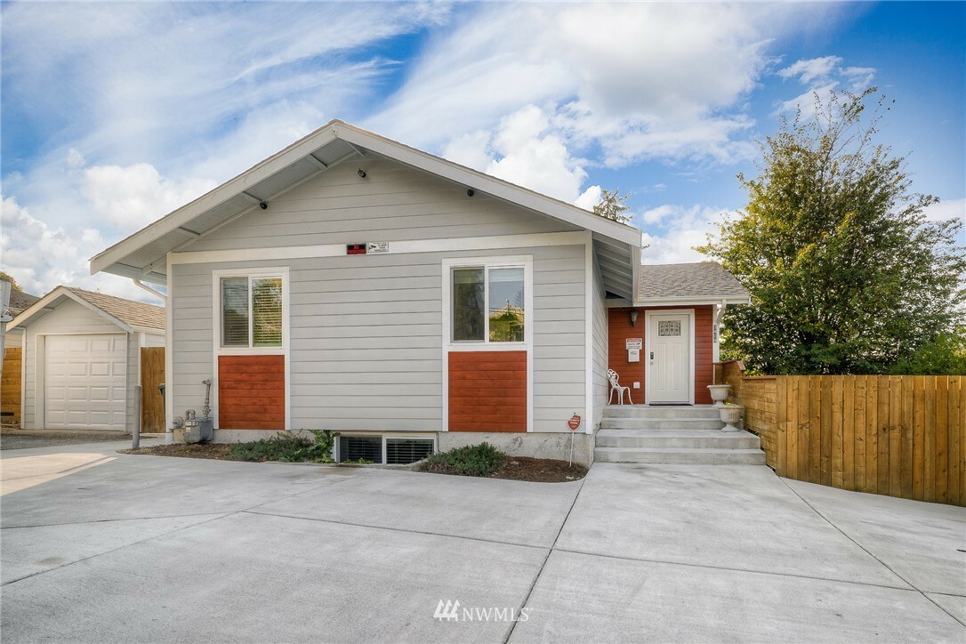 Property Photo:  3414 E Roosevelt  WA 98404 