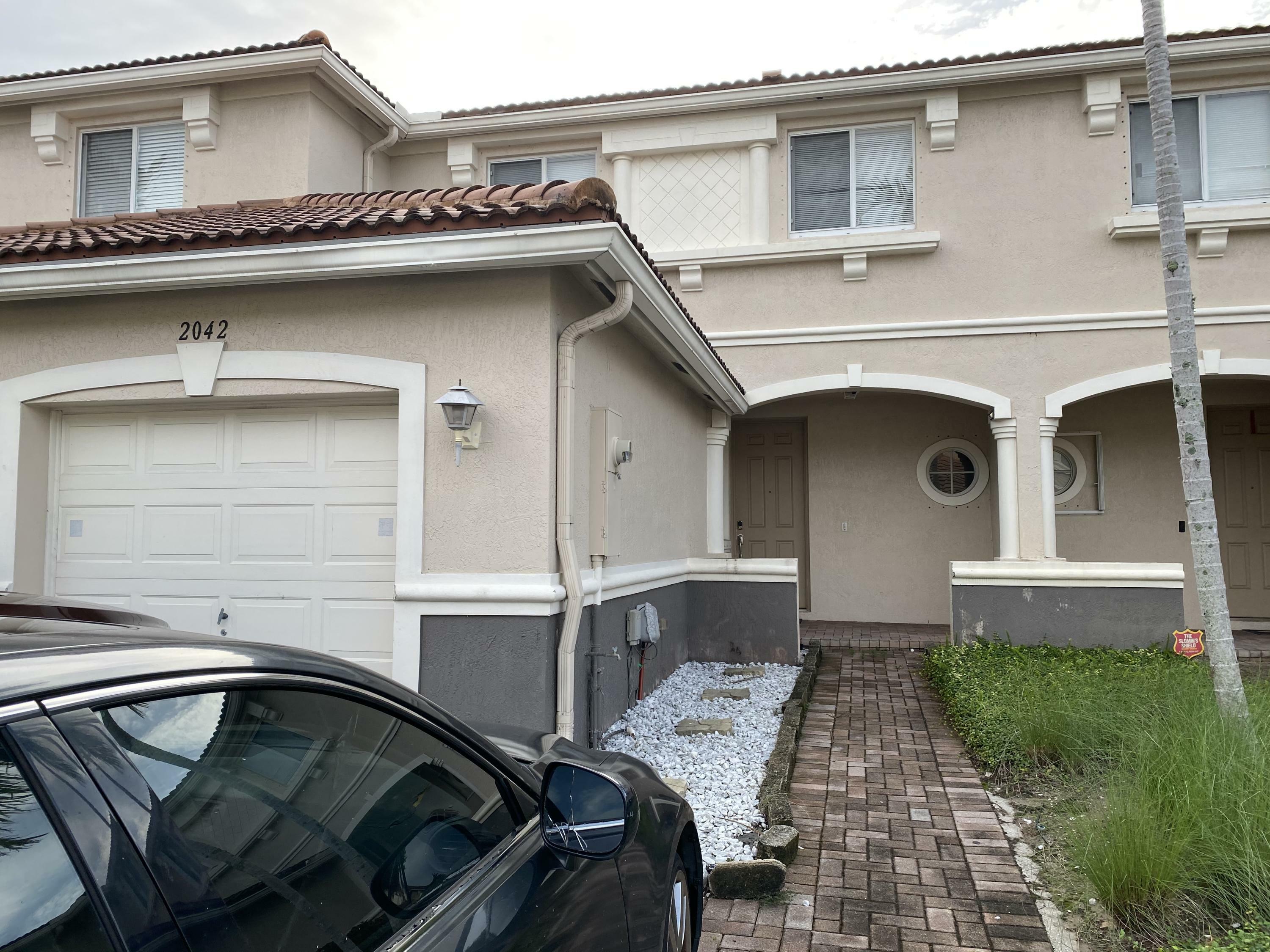 Property Photo: 2042 Oakhurst Way . FL 33404