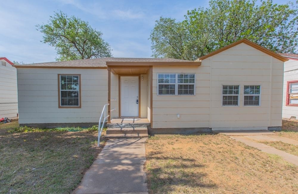 Property Photo:  3307 1st Street  TX 79415 