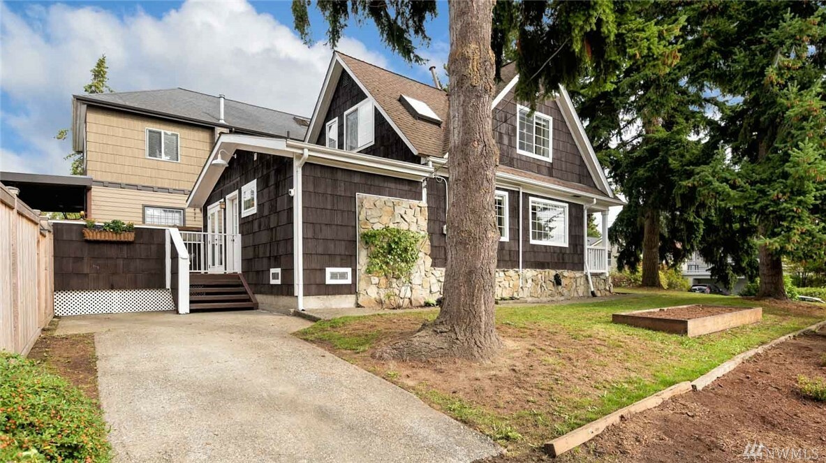 Property Photo: 8603 Corliss Ave N WA 98103