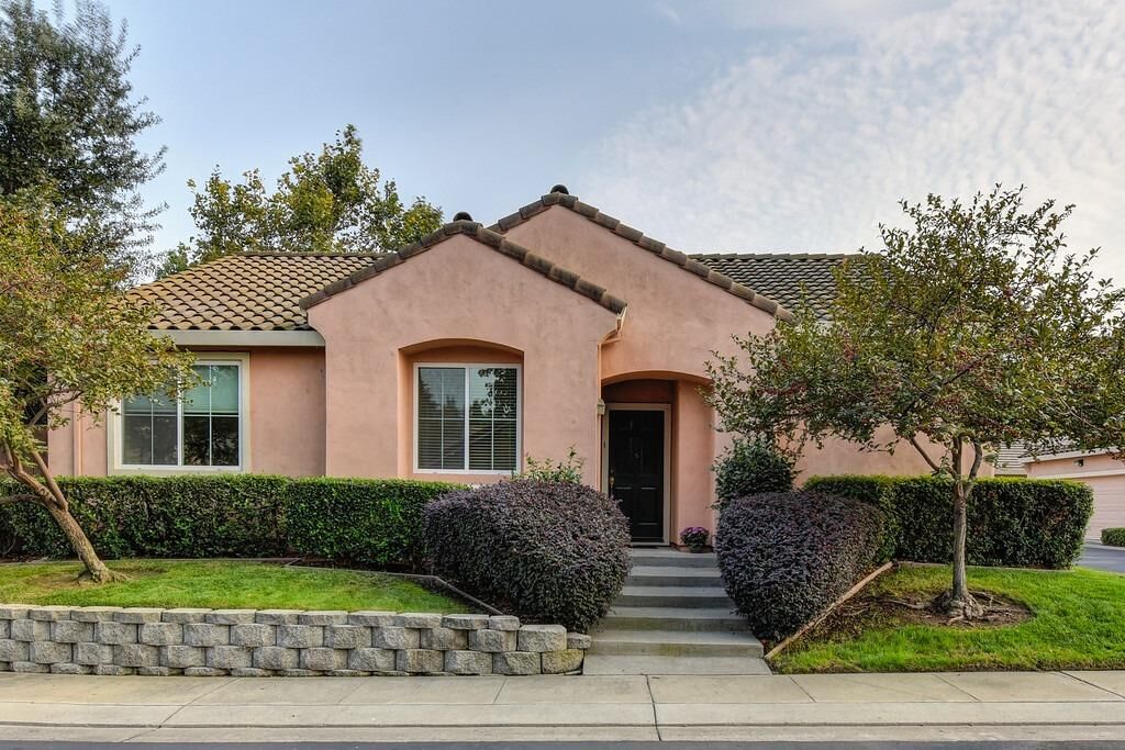 Property Photo: 3 Naples Court CA 95831