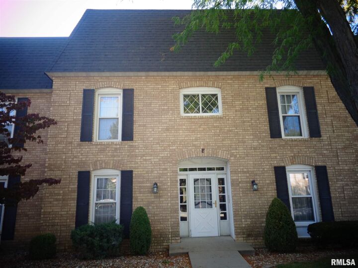 820 W Loire Court  Peoria IL 61614 photo