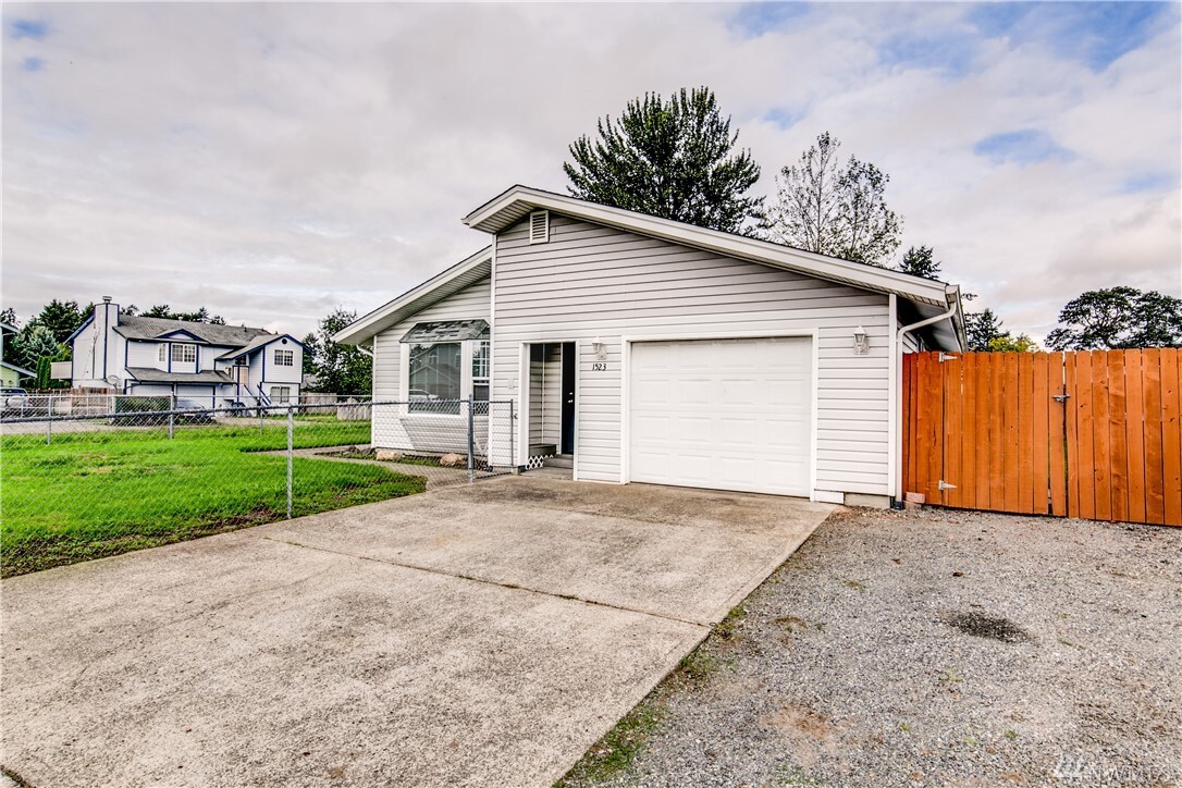Property Photo: 1523 S 93rd Street WA 98444