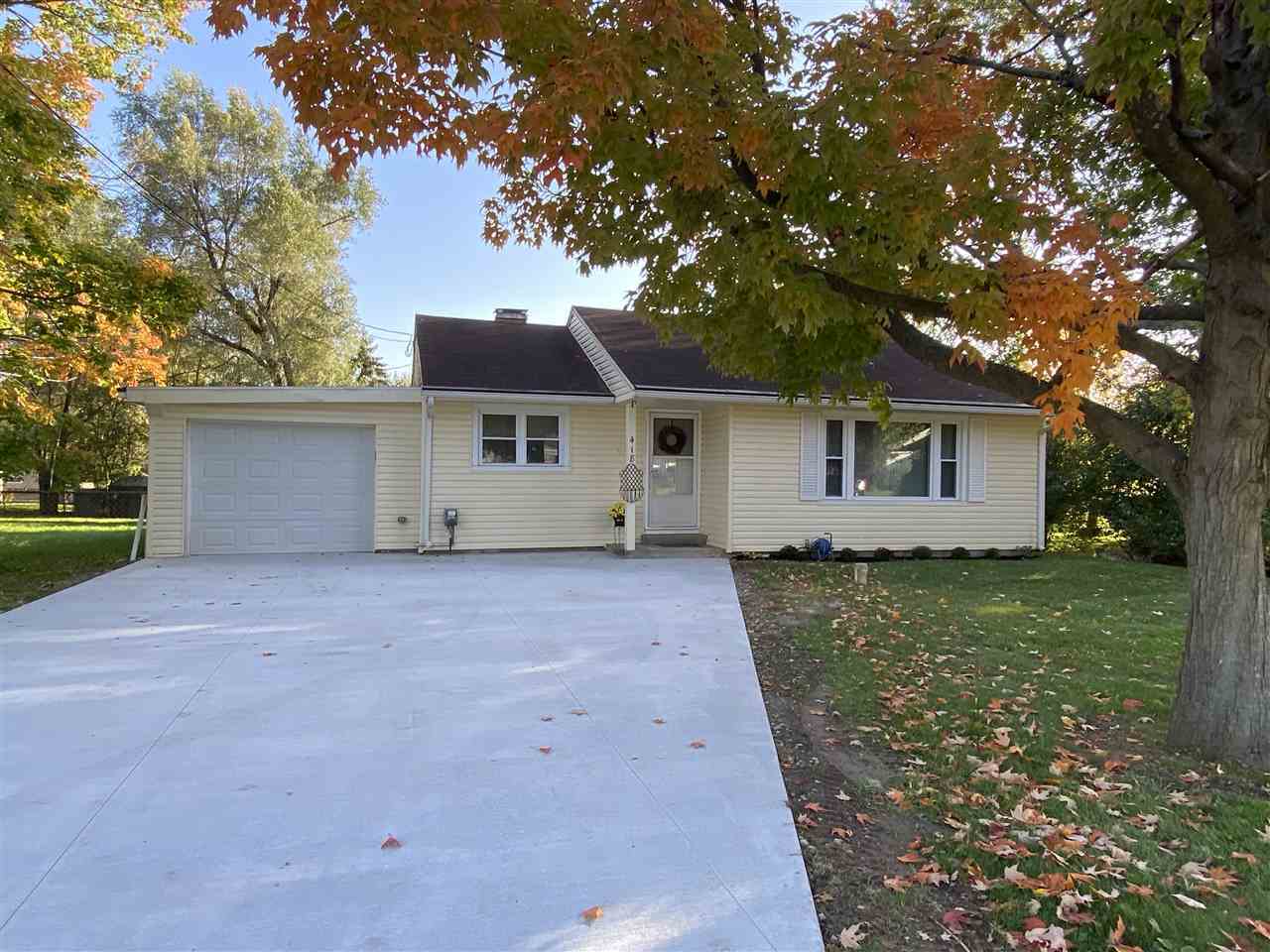 Property Photo:  418 E Elm  MI 48476 