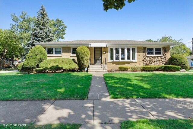 Property Photo: 88 Harvard Street IL 60016