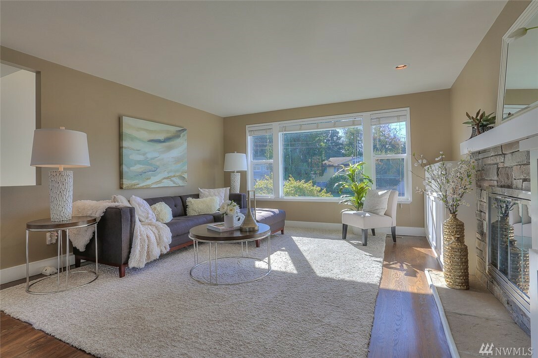Property Photo: 1011 Cascade Dr WA 98020