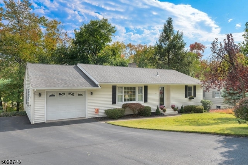 Property Photo:  11 Lewis Ln  NJ 07871 