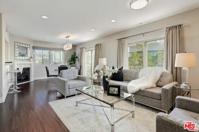 Property Photo:  936  N Hudson Ave 202  CA 90038 