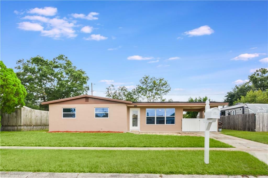 Property Photo: 809 Coldwater Drive FL 32707