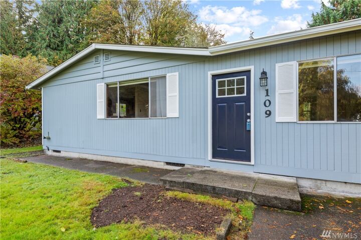 Property Photo:  109 SE Ash St  WA 98596 
