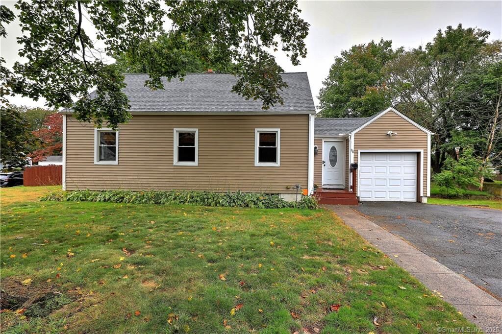 Property Photo:  98 Lynne Place  CT 06610 