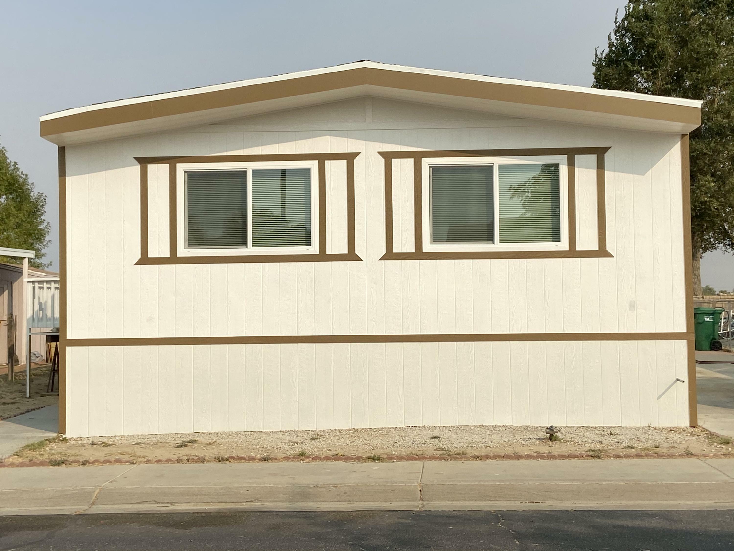 Property Photo:  2545 E I Avenue 32  CA 93535 