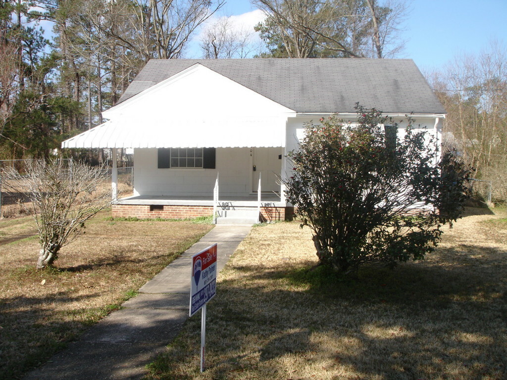 Property Photo:  404 N 19th Ave.  MS 39401 